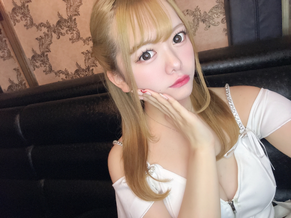 金髪清楚系です