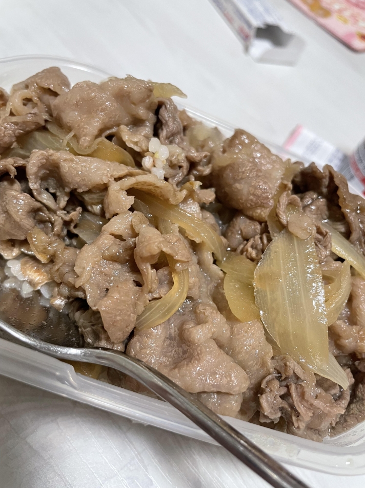 このわたくしがいいお肉でお牛丼つくりましたわ