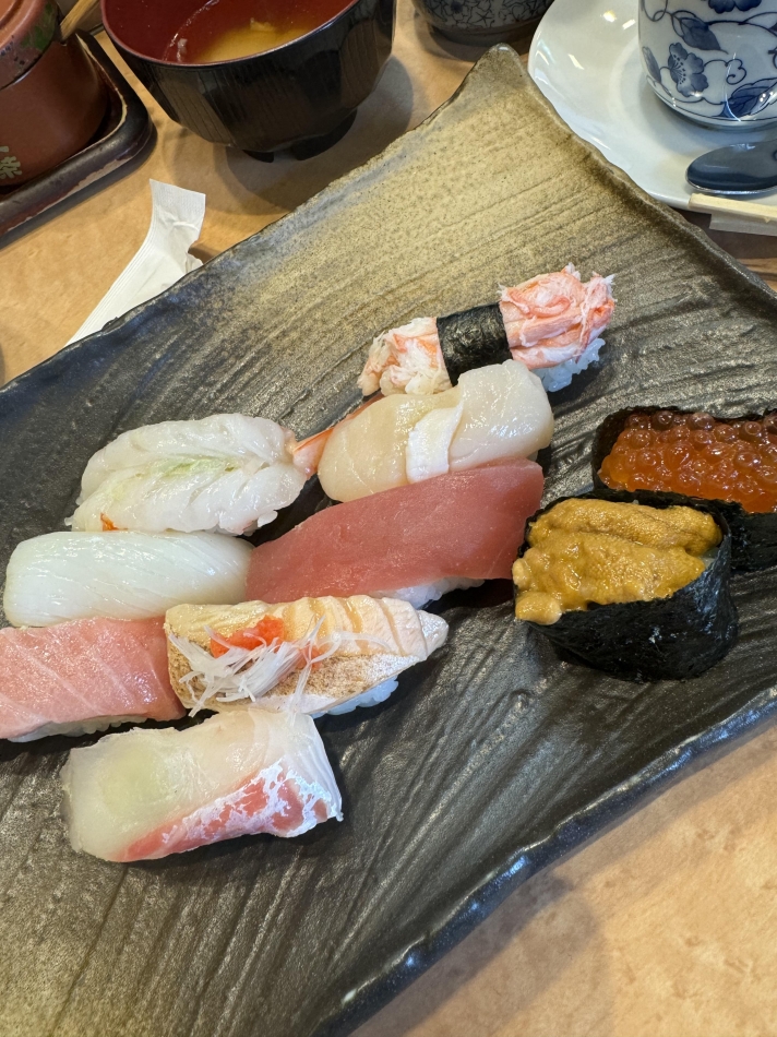 お寿司は世界を救うし、日曜もやってる！