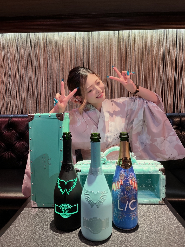 今月は緑の羽で揃えた👼💚