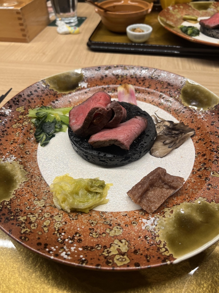 (⊃´⤙`⊂)?‹"?‹"