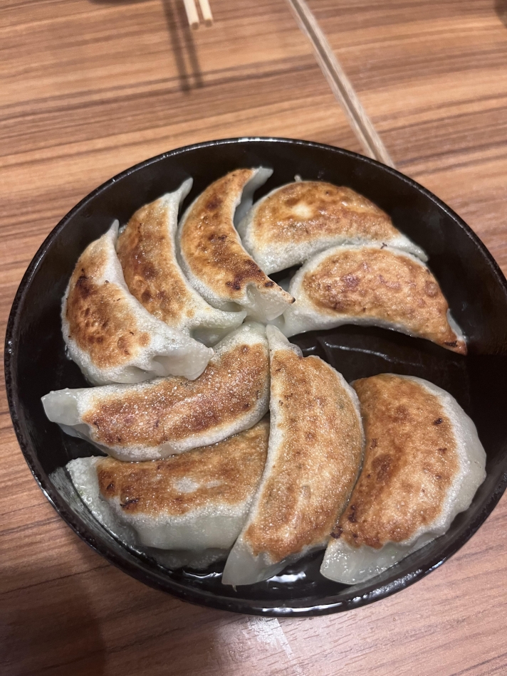 うちらの周年12/1,2,3にもあるからおいでよ