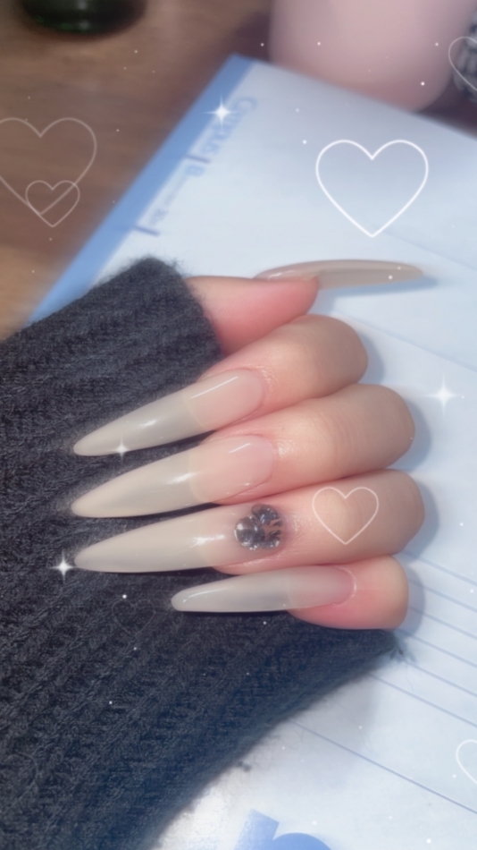 ネイル！今日ちょっとだけいました🙋‍♀️