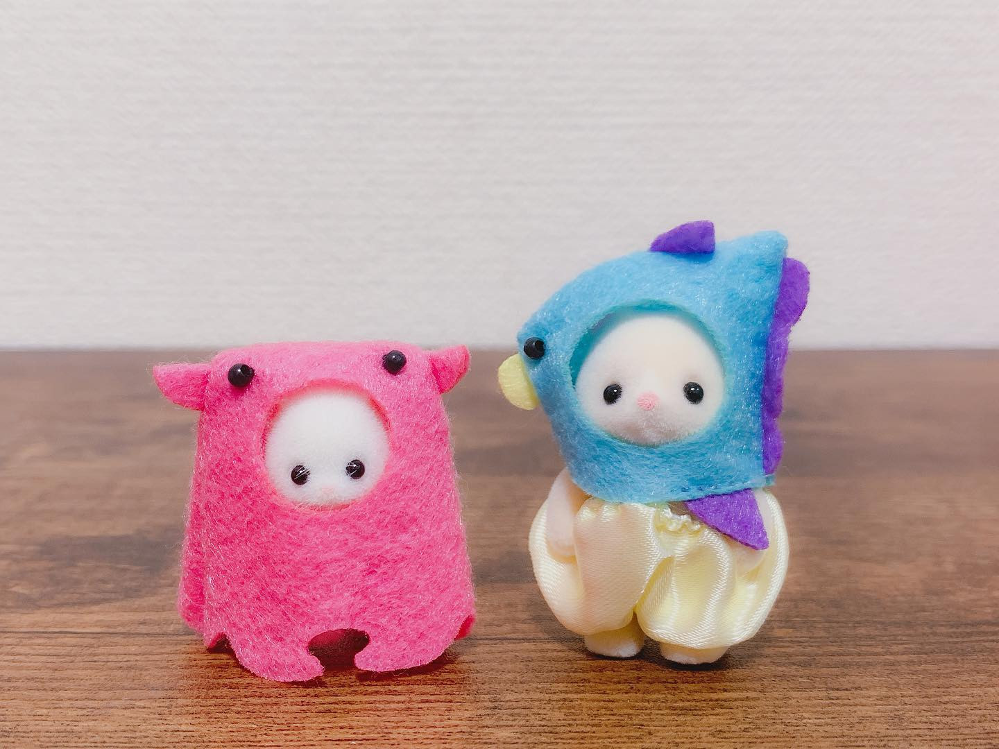 .
シルバニアのキラキラくじ
転売屋と横並びのお兄さんと戦ってわりとまじで戦争だったんだけど、なんとか欲しかったやつお迎え出来た🥲本当によかった🥲
.
でも次一番くじやるならもっと扱い慣れた店舗探さないとロット買いはしにくそうな感じだった🤔💭
.
メンダコのペルシャネコ赤ちゃんと、エイのラッコ赤ちゃんが特に欲しかったから嬉しい～！🤍
.
ファミマ店員には1時間前に店舗に着いてドン引きされたから、たぶんシルバニア妖怪だと思われたけど幸せならOKです！！
.
.
.
#シルバニア #シルバニアファミリー  #