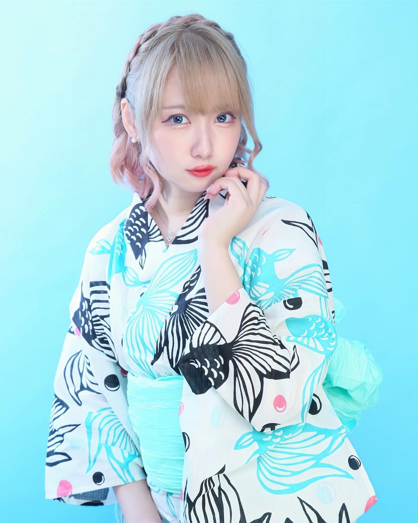 .
7/28(木),7/29(金)の2日間、ロッタの浴衣イベントに出勤します🤍
.
それに合わせて浴衣で撮影してきたよ～！
SHINeeカラーの浴衣にした💎💫
.
きゃばきゃばさんいつも素敵な写真をありがとうございます🤍
.
.
.
#キャバクラ #神楽坂ロッタ #神楽坂 #神楽坂キャバクラ #飯田橋 #飯田橋キャバクラ #キャバ #キャバ嬢 #ヘアメ #ヘアメイク #自撮り界隈 #いいねした人で気になった人フォロー #いいねしてくれた人で気になった人フォロー #ショートカット #l4likeforlik