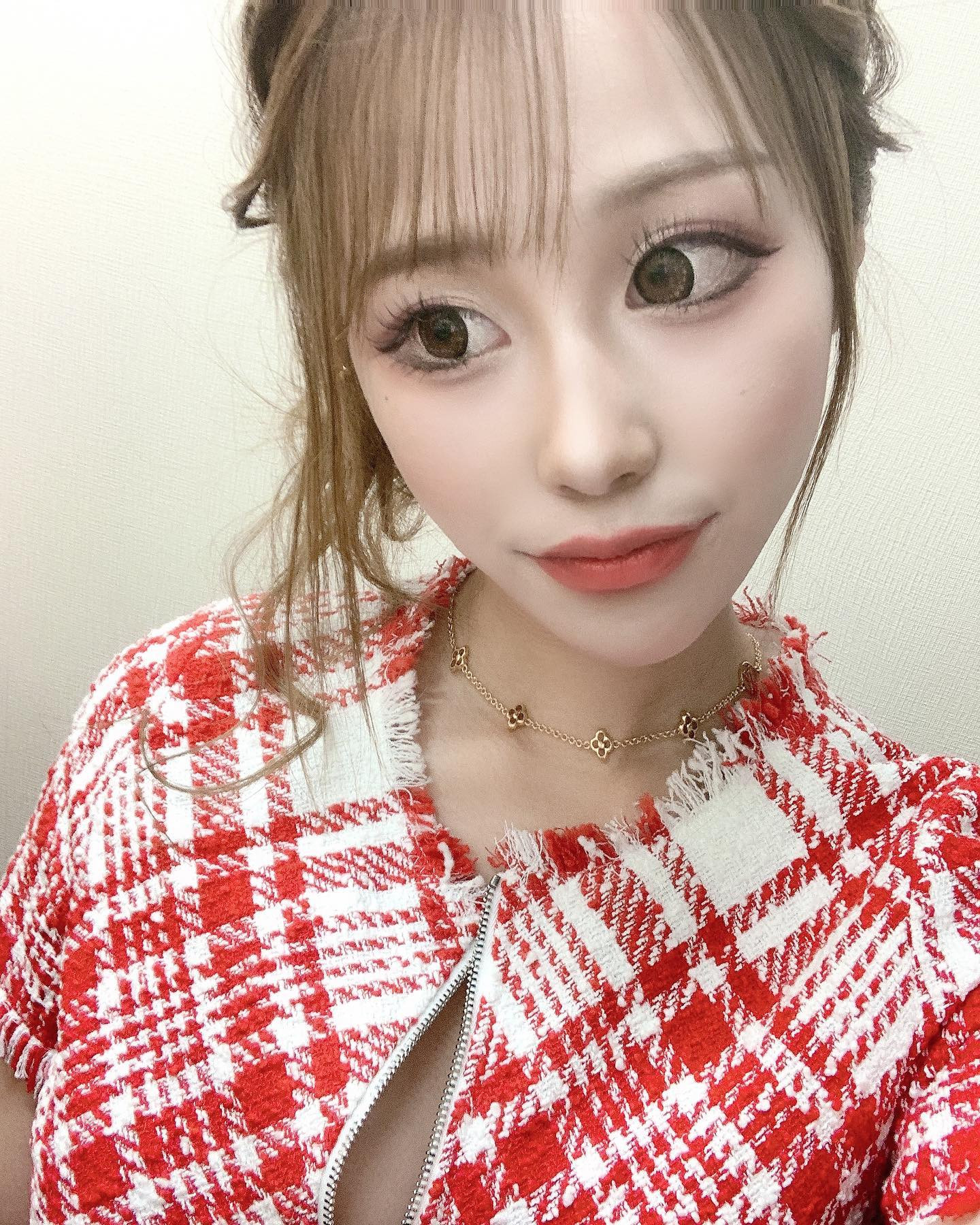 ❤️💜❤️

iPhoneの画面のシール カメラのとこ割れてて画質変😵‍💫
剥がしてもらったからまた新しいの買わないとなん🗣 🤍

今日も出勤です💙💜🤍

#ザニューヨーク#エリアG#エリアGグループ#キャバクラ#ニュークラブ#仙台キャバクラ#キャバ嬢#ホステス#水商売#仙台#国分町#歌舞伎町#六本木#銀座#すすきの#錦#北新地#ミナミ#中洲#ポケパラ#ポケパラ東北#ヘアメ#ヘアメイク#キャバドレス#シャンパン#アップヘア
#hairmake#dress#TheNewYork#areag