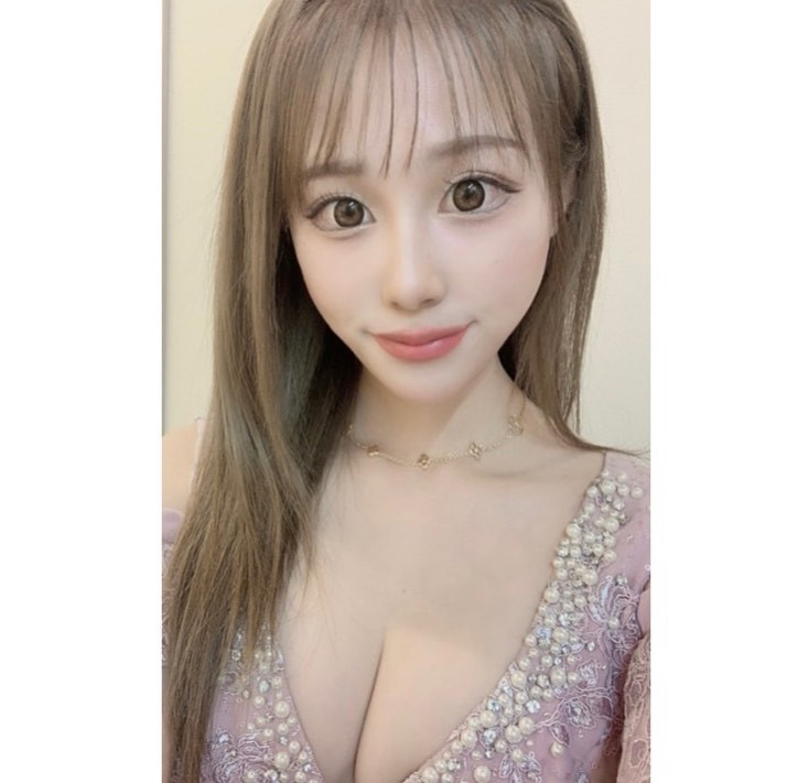 💙❤️💜

3月も楽しく過ごせましたん🥳
 
テンション下がってるとき
誰か誘って飲みに行くと息抜きになって楽しい🥺🥺🥺

わたしから飲み誘われたらどうか断らないください 🗣💓

どこの席着いててもどんな人でも
自分が楽しまなきゃだよって昨日お客様に言われてものすごく納得した🥺
いつの間にかそーゆーことすっかり忘れてたなーん🤥

4月もきっとわがままで気まぐれりんちゃんですけど
よろしくお願いします🥦🥦🥦

#ザニューヨーク#エリアG#キャバクラ#ニュークラブ#仙台キャバクラ#キャバ嬢#ホステス#水商売#