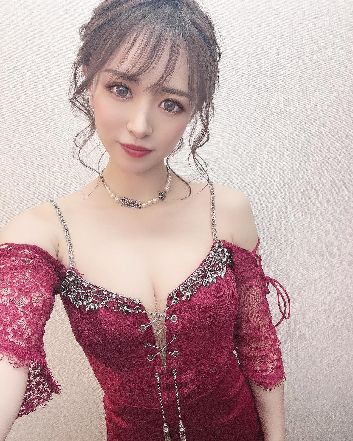 .
撮影用にとても可愛くしてもらったヘアメ( ´͈ ᵕ `͈ )♥️
いつもありがとうございます！！
@aichos1115 
.
赤ドレを探しまくった結果♥️
@chouette_dress 
.
#仙台 #国分町
#ザニューヨーク #キャバクラ 
#ヘアメイク #ドレス
#バースデーイベント #バースデー月間