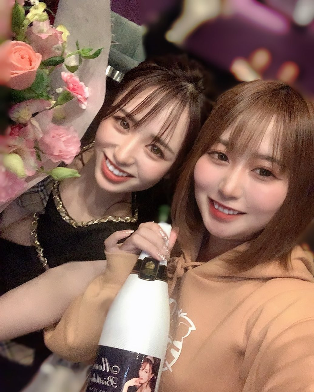 .
先日あみなさんが来てくれた時の💐
大きな花束まで💐
.
嬉しくて泣くかと思った(⑉･̆༥･̆⑉)
あみなさんの気持ちが嬉しすぎる。。
いつもありがとう🤍
.
色んな方に支えられてるなって
実感してる6月( ᵕ_ᵕ̩ )🤍
.
#仙台 #国分町
#ザニューヨーク 
#キャバクラ #ヘアメイク #ドレス
#バースデーイベント #バースデー月間