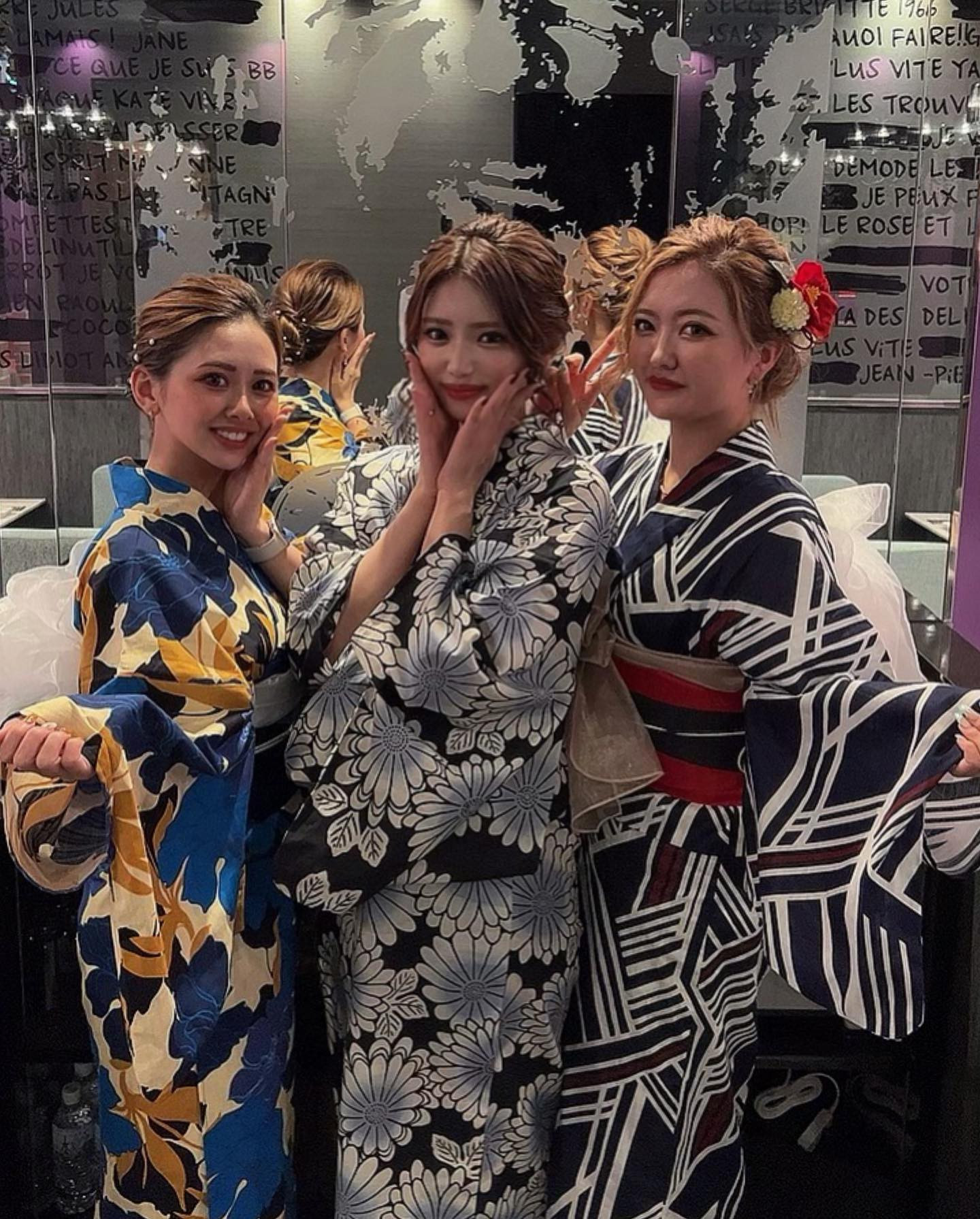 .
浴衣イベント時の🖤
.
女の子達は普段のドレス姿とは違う浴衣姿でいつもに増して可愛かったな〜今年も目の保養をありがとうございました🤭💕
.
そして一緒に写真を撮ってくれた、あやかさんかりなさんもありがとう🥰
いつも仲良くしてくれて感謝らぶ
.
.
#仙台 #国分町 #六本木 #歌舞伎町 #札幌 #ススキノ #北新地 #中洲 #国分町キャバクラ #キャバクラ #キャバ嬢 #シャンパン #オレンジテラス #オレンジテラス仙台 #ニューヨーク #thenewyork #エリアgグループ #こころだよ #七夕