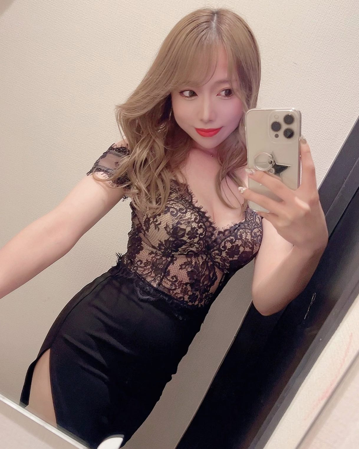 投稿久々すぎる(˙𐃷˙)🌼.*
もう7月も終わってしまう🙄
、
来週はすすきの祭りね🤍
また浴衣なのでどなたが飲みませんか🙃
、

#エリアジー#オレンジテラス#オーシャンスカイ#モナクラス#キャバクラ#ニュークラブ#ニュークラ#ホステス#キャバ嬢#すすきの#札幌#歌舞伎町#国分町#フォロミー#フォロー#フォロワー#いいね#可愛い#かわいい#followme#likeforlikes#instagood#instalike#follow#f4f#셀카