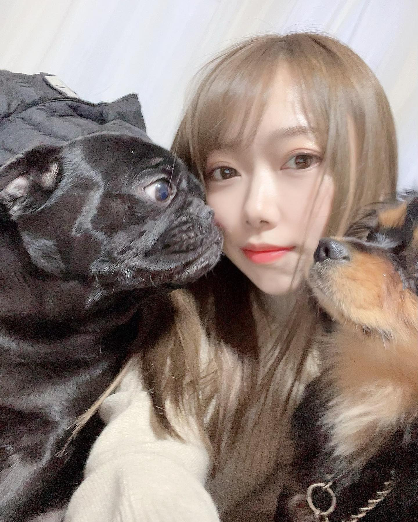 かわい子ちゃんに囲まれて幸せ
ボサボサになった私で
あけましておめでとうございます🐯
、
去年はいろーんなことがあって
心ぼっきぼきだったし
年末はお酒に飲まれ過ぎて迷惑
かけまくりだったけどそれでも
笑顔で受け入れてくれる方々がいて
めちゃくちゃ救われました🥺
今年はまた考えを改めて
頑張っていけたらいいな。
、
今年もこんな私ですが
よろしくお願いします❤️
、

#エリアジー#オレンジテラス#オーシャンスカイ#モナクラス#キャバクラ#ニュークラブ#ニュークラ#ホステス#キャバ嬢#すすきの#札幌#歌舞