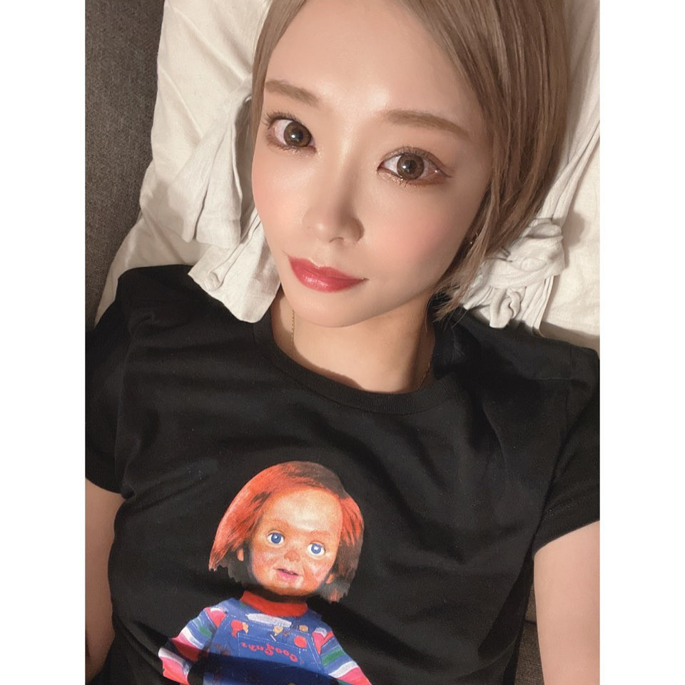 .
.
おはようございます🌞💖
今日はずっと天気悪いのかな？
.
このチャッキーのTシャツ何年か前まで
私服として着てたんだけど
今思えば照れるなァ。笑
.
当時は個性的になりたかったみたいです😮‍💨
.
さてと今週末最後！
よろしくお願いします🫶
.