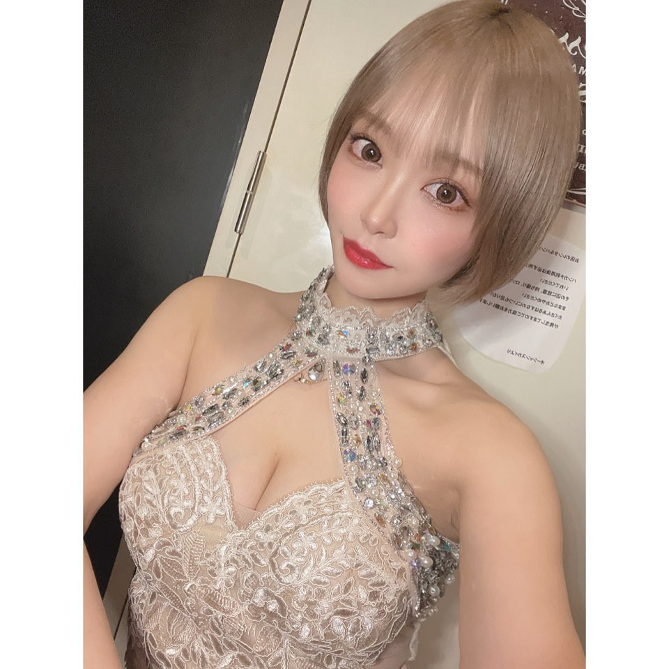 .
.
おニューのドレスです👗💓
いつもJAMさんで買ってるよ🫶
.
キラキラしててかわえええ🌟
.