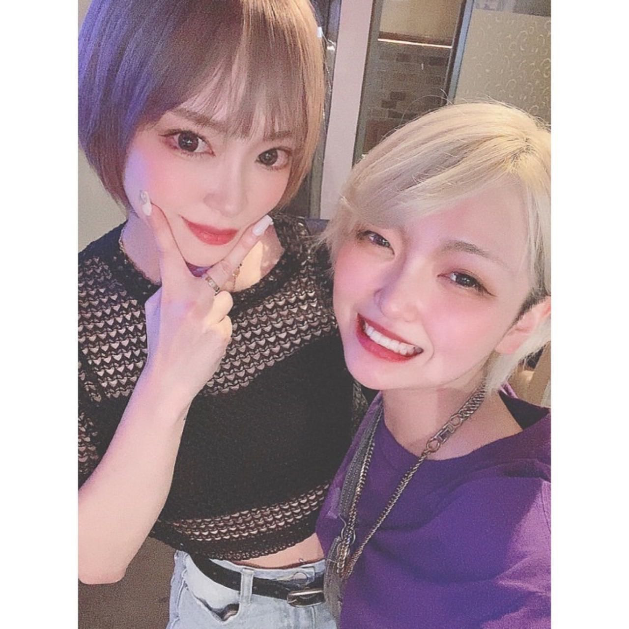 .
.
久しぶりに推しに会えたのに
酔いすぎて記憶あまりなすび🍆だし
前髪とっちらかってる。笑
.
お酒は程々にっ🤣🤣
.