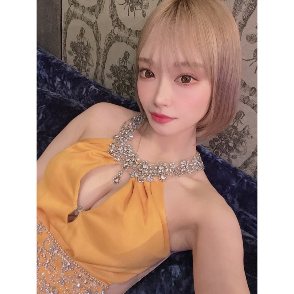 .
.
れいなから借りたドレスかわいい🤍
.
土曜日は二日酔いと酒鬱にやられて
使い物にならなかったけど
来週からまたよろしゅうです🦭💓
.