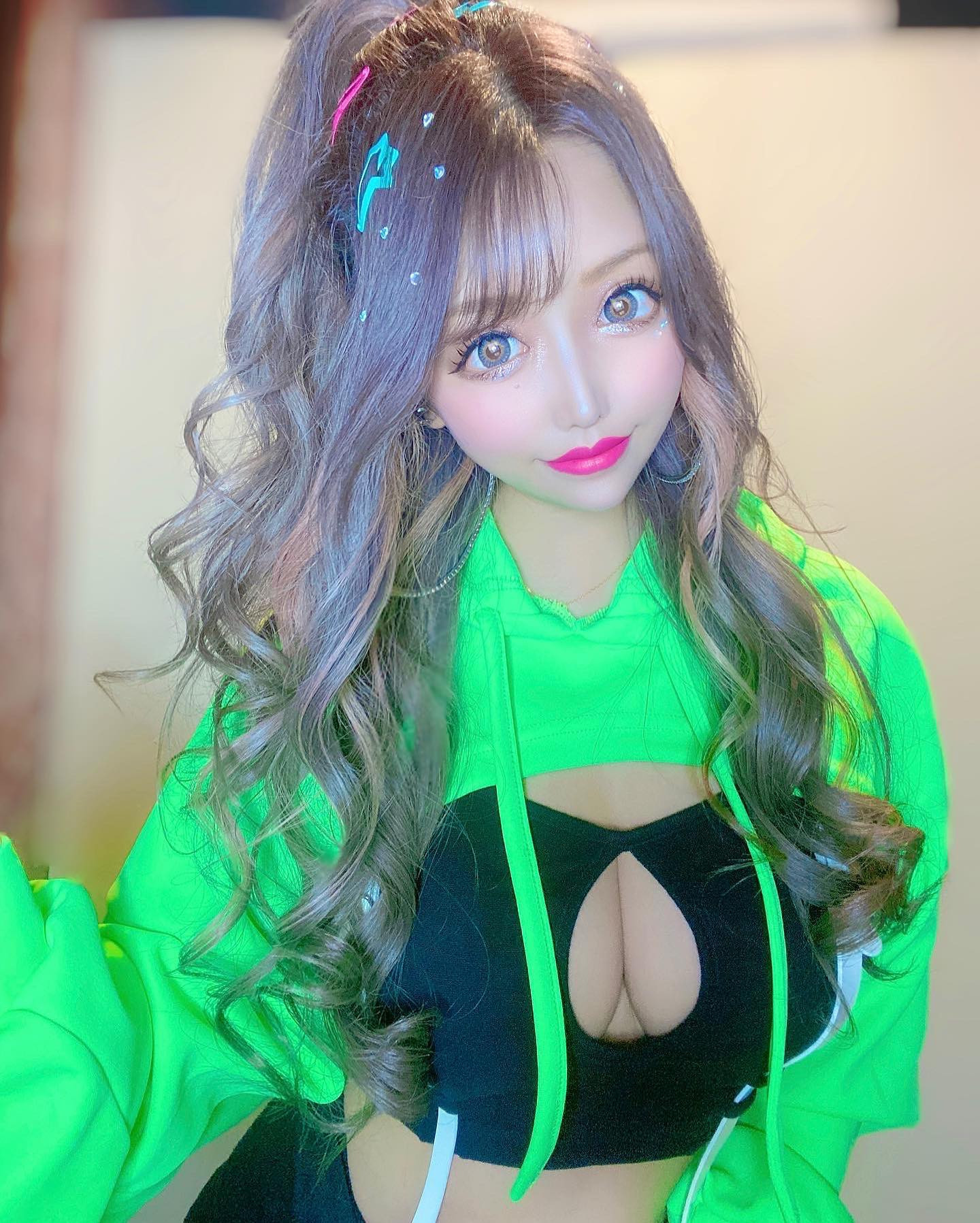 イベント2日目🦖💚

平成ギャルみたいになってしまいました

#instalike #instagood #liketime #likeforlikes #likeforfollow #大阪#すすきの#新宿#歌舞伎町 #麻布#渋谷#池袋#ミナミ#北新地 #キラキラ#可愛い#美男美女と繋がりたい#インスタ映え#六本木 #水商売#夜職#キャバクラ#キャバ嬢#ホスト#東京#tokyo#平成ギャル #蛍光#カラフル#夏フェスコーデ