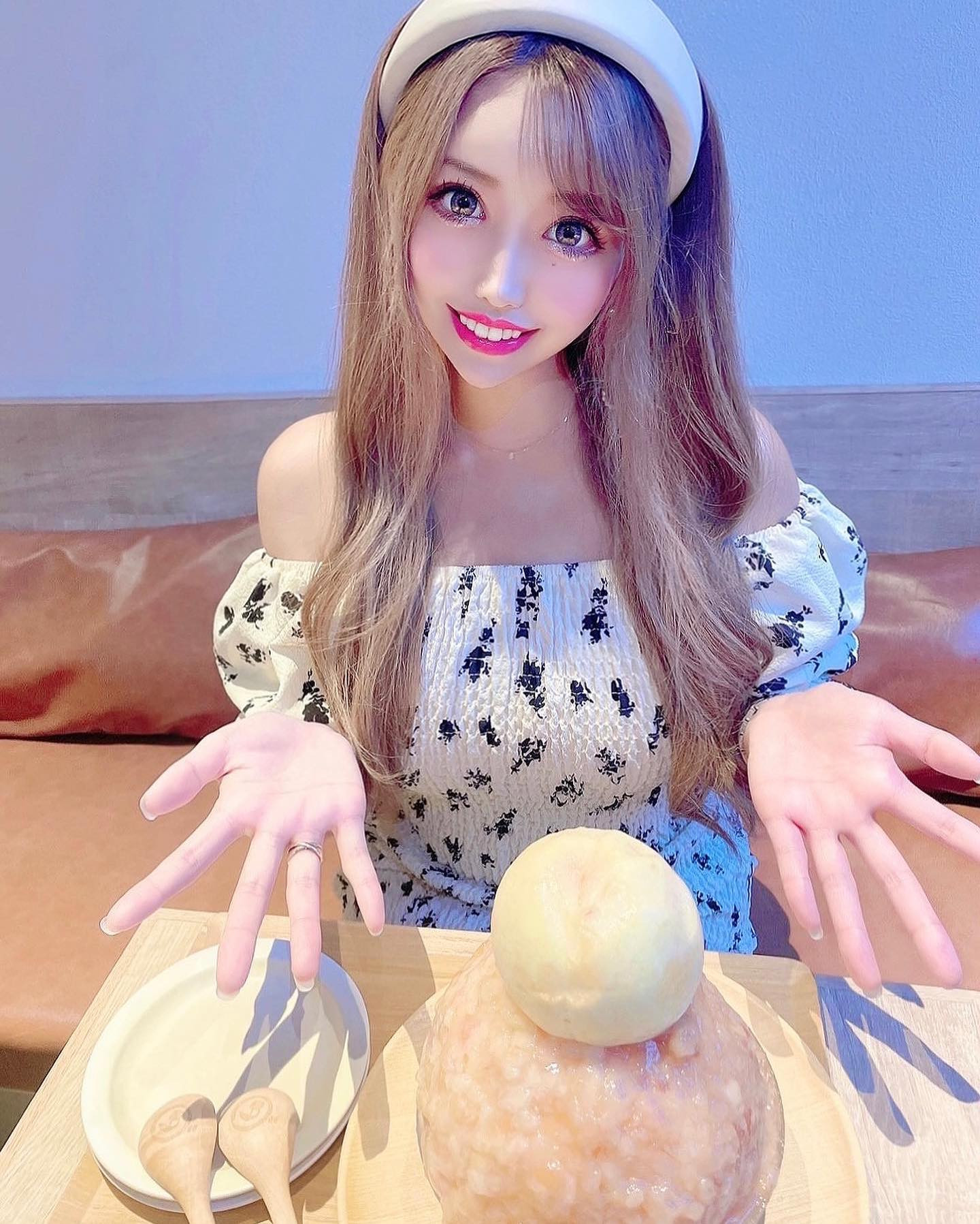 恵比寿のダカフェ💓

桃のかき氷めーちゃーくーちゃー
美味しかった🍑🍑🍑

今まで食べたかき氷で1番好き！笑

 #歌舞伎町  #キャバ嬢 #ホスト#東京 #tokyo #大阪#六本木#池袋 #北新地 #すすきの  #モデル #ファッション #メイク #followｍe #tbt #swag #lol #yummy #fashion #かき氷 #桃かき氷 #f4f #フォローミー #桃#キラキラ#可愛い#夜職#水商売#ダカフェ#映えかき氷