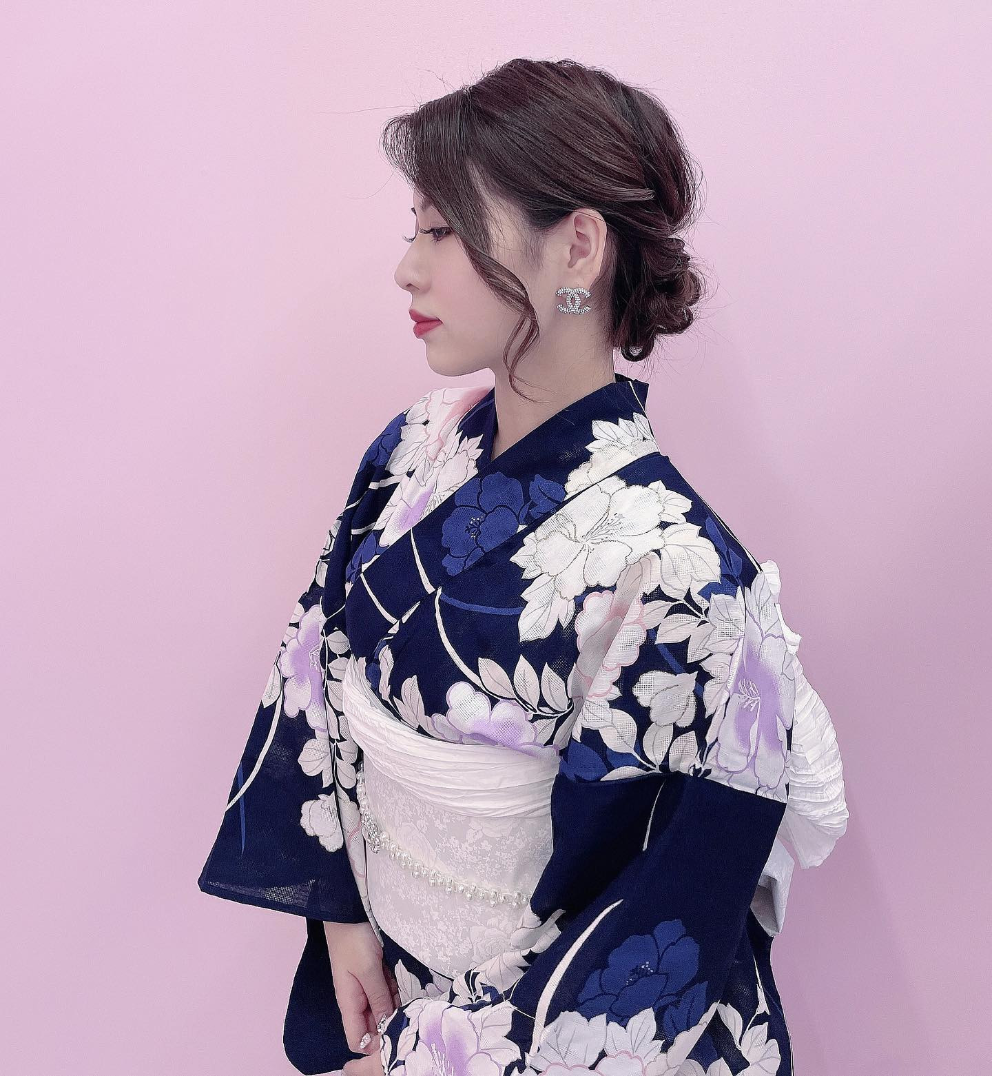 .
8月もありがとうございました！
8月も元気に記憶をふっ飛ばし肝臓と胃を泣かせ、季節外れのインフルエンザにかかり、久しぶりのイベントでべろべろになりと怒涛の1ヶ月でしたが
支えてくれるお客様とお店のキャストさんボーイさんのおかげで相変わらず楽しかったです😊🫶

9月はお誕生日の方いっぱいなので是非私の肝臓を使ってください🥳
9月も楽しい月になりますようにー！

#キャバ嬢#キャバドレス#ロングドレス#ドレス#ローブドフルール#エンジェルアール#ヘアメイク#ヘアメ#ポニーテール#キャバクラ#池袋レッドシュ