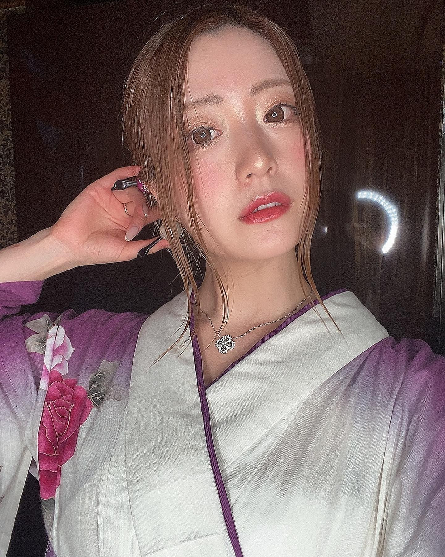 明日は管野代表のお誕生日🎊🎂❤️✨

女の子はみんな浴衣です🎐✨

自分では絶対選ばない色にした。笑

賑やかになるといいなあ🥰❤️✨

.

.

.

#歌舞伎町
#キャバ嬢
#clubnow
#浴衣
#誕生日