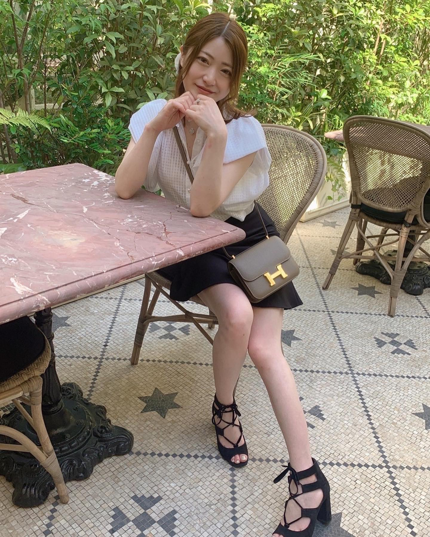 GUCCIのランチ行った時🍴🥂🎀❤️✨

お店可愛いし綺麗だし雰囲気よかったあ〜❤️✨

お料理手が込んでて美味しかった❤️❤️
ランチでこんなに美味しいの食べれるなんて幸せ〜🍀

楽し過ぎたから時間忘れちゃってて気づいたら誰もいなかった🤣❤️❤️笑

また行きたいなあ〜❤️❤️❤️
予約とってくれてありがとうございます🥰💓❤️❤️❤️❤️

.

.

.

#GUCCI
#GUCCIランチ
#銀座
#女子会