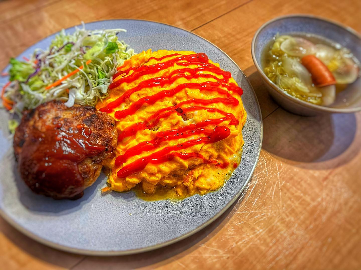 久々に自炊〜

#宇都宮 #栃木県 #西口 #オリオン通り #キャバクラ #スナキャバ #きゃばきゃば #ポケパラ #オムライス #ポトフ #ハンバーグ #自炊