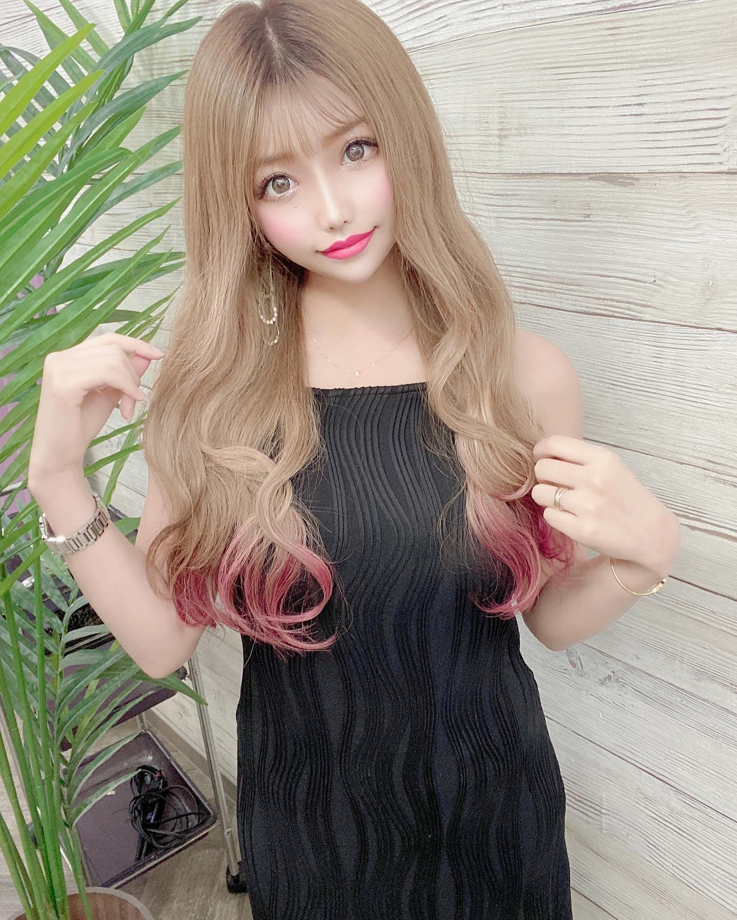 Newヘア💖

毛先ピンクにした✨️

@capsule_takashi 

ありがとう✨️ございました！

capsuleさん従業員募集してます！🔥🔥🔥

 #歌舞伎町  #キャバ嬢 #ホスト#東京 #tokyo #大阪#六本木#池袋 #北新地 #すすきの  #モデル #ファッション #メイク #followｍe #tbt #swag #lol #yummy #fashion #makeup #サロン#hair #f4f #フォローミー #毛先ピンク #キラキラ#可愛い#夜職#水商売#ピンクカラー