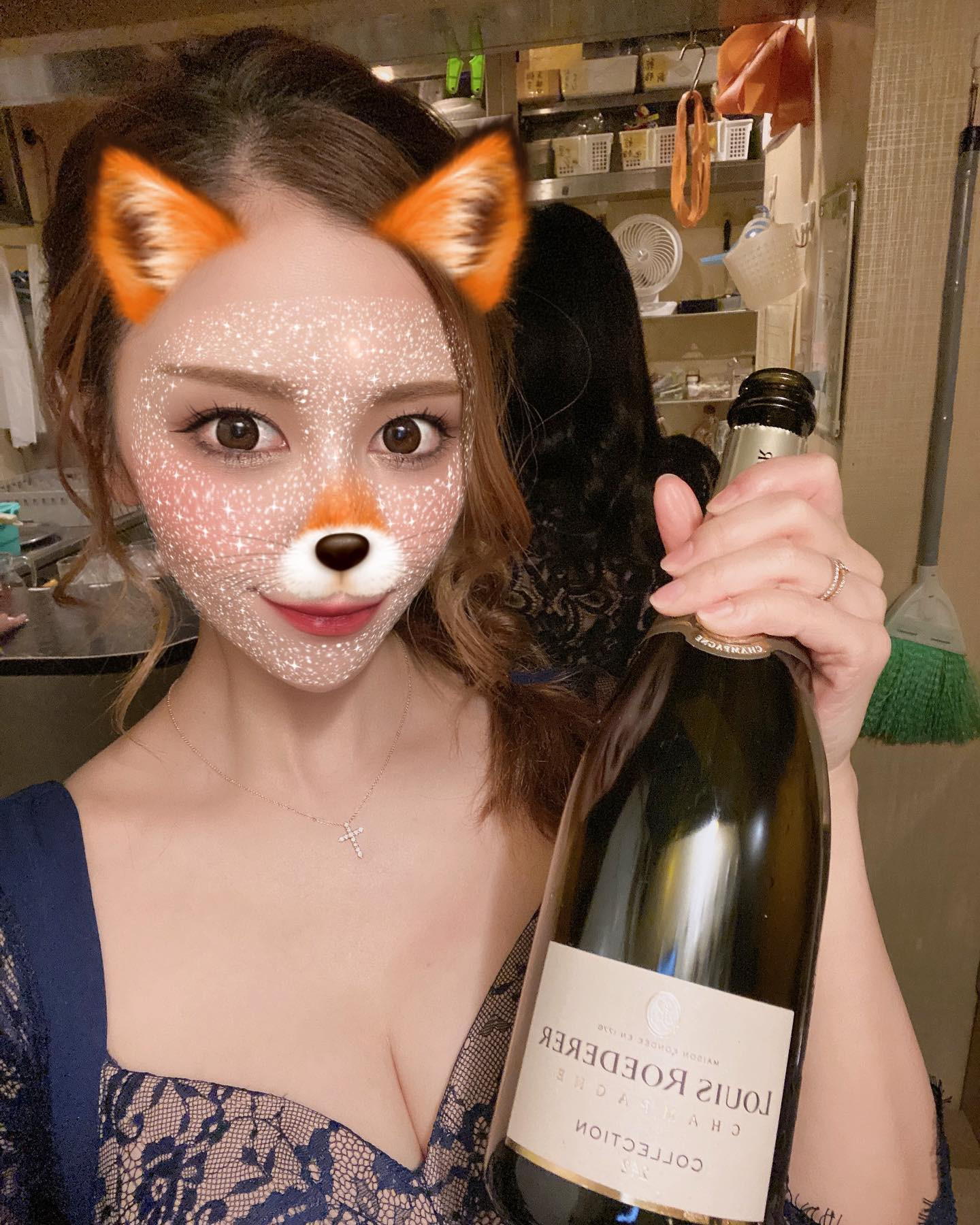 土曜日もシャンパン飲めた😘😘😘久しぶりのルイロデレール🍾❤️

ありがとうございました🥰

もうネムネムだぁ…

@helena_hibikigroup 

 #クラブヘレナ #響グループ #水沢愛美 #札幌 #すすきの #北海道 #ニュークラブ 
#ニュークラ嬢 #すすきのニュークラ #ラウンジ #ラウンジ嬢 #キャバクラ #キャバ嬢 #ホステス #美女 #夜職 #ガールズバー #キャバドレス #インスタグラビア #すすきのキャバクラ #hokkaido #sapporo #susukino #hele