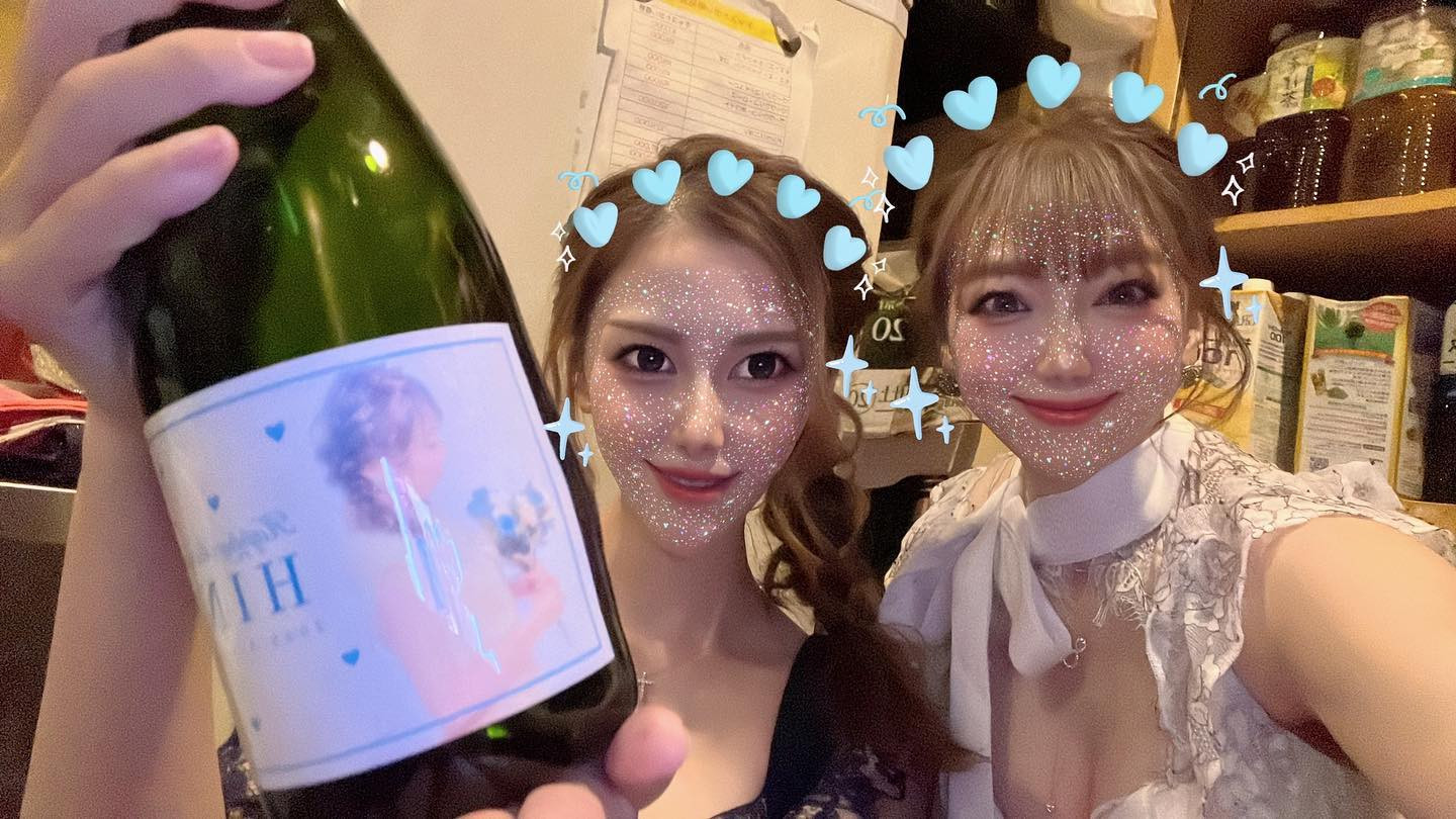 ひなシャン第一号☝️❤️❤️❤️✨同じお席だったよ🎵うれぴーーー🥹

たくさんお祝いするぞ🥳

@helena_hibikigroup 

 #クラブヘレナ #響グループ #水沢愛美 #札幌 #すすきの #北海道 #ニュークラブ 
#ニュークラ嬢 #すすきのニュークラ #ラウンジ #ラウンジ嬢 #キャバクラ #キャバ嬢 #ホステス #美女 #夜職 #ガールズバー #キャバドレス #インスタグラビア #すすきのキャバクラ #hokkaido #sapporo #susukino #helena #hibik