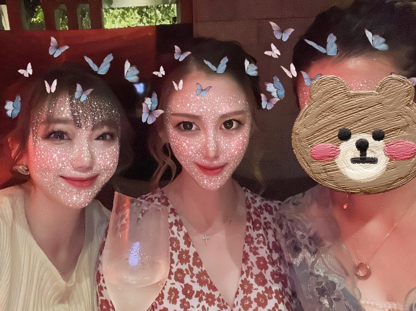 8月もありがとうございました🥺💗
夏も終わっちゃったな…衣替えしたのに半分以上の夏服着ないで終わっちゃった。笑

9月はわたしの大好きなひなさんの誕生日月間💗
みんなお祝いしてください🥂✨🤣

今月もよろしくお願い致します🍁🧡

@helena_hibikigroup 

 #クラブヘレナ #響グループ #水沢愛美 #札幌 #すすきの #北海道 #ニュークラブ 
#ニュークラ嬢 #すすきのニュークラ #ラウンジ #ラウンジ嬢 #キャバクラ #キャバ嬢 #ホステス #美女 #夜職 #ガールズバー #キャバド