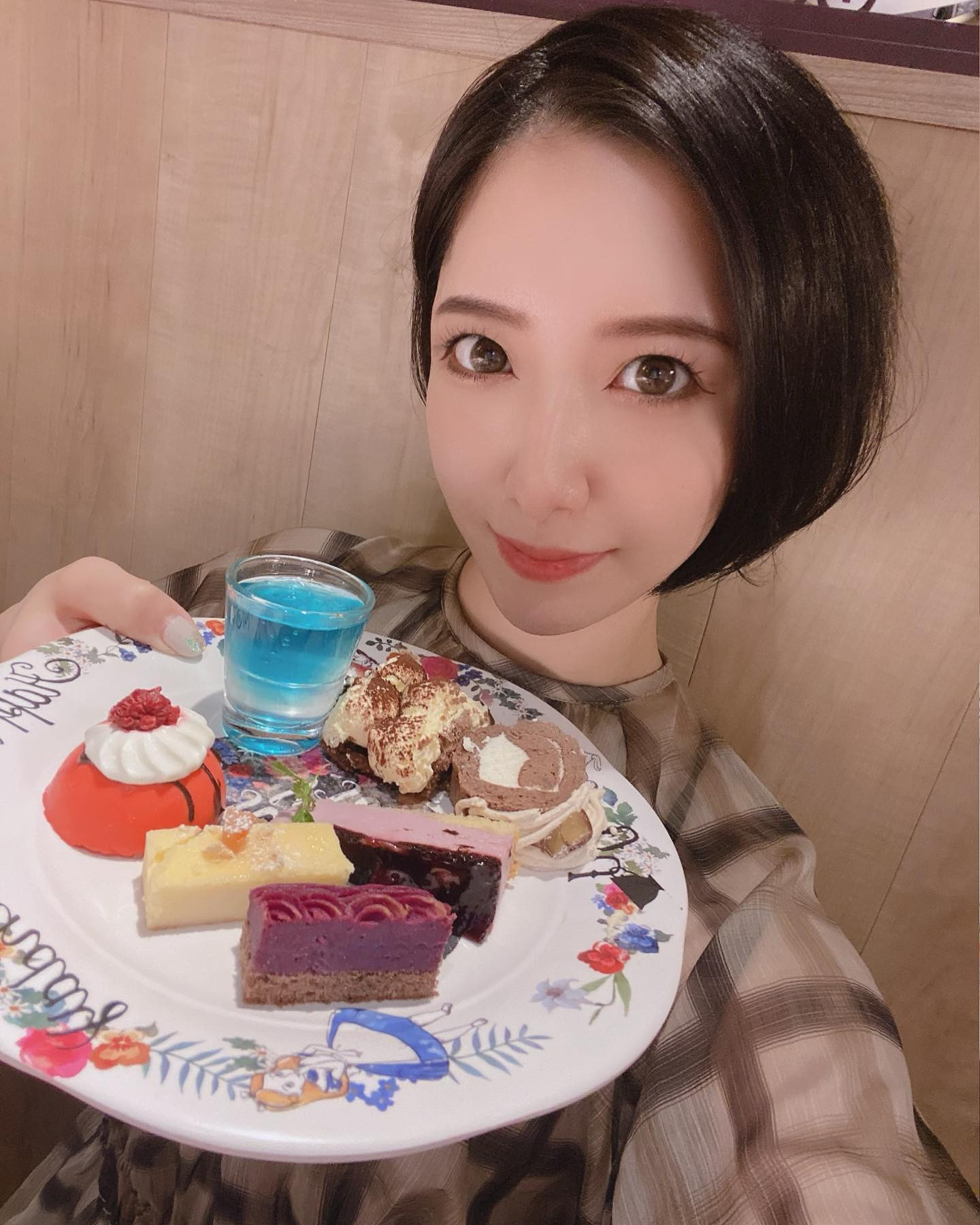 、
胸焼けMAXしたw
甘いもの食べ納め
と思いたいww

#ヘレナ#響グループ#百瀬るあ#札幌
#すすきの#北海道#ニュークラブ　
#ニュークラ嬢#すすきのニュークラ#ラウンジ#ラウンジ嬢#キャバクラ#キャバ嬢#ホステス#美女#夜職#ガールズバー　#キャバドレス#インスタグラビア #すすきのキャバクラ#ゴルフ#ゴルフ女子#旅行#JGC#JAL#カメラ