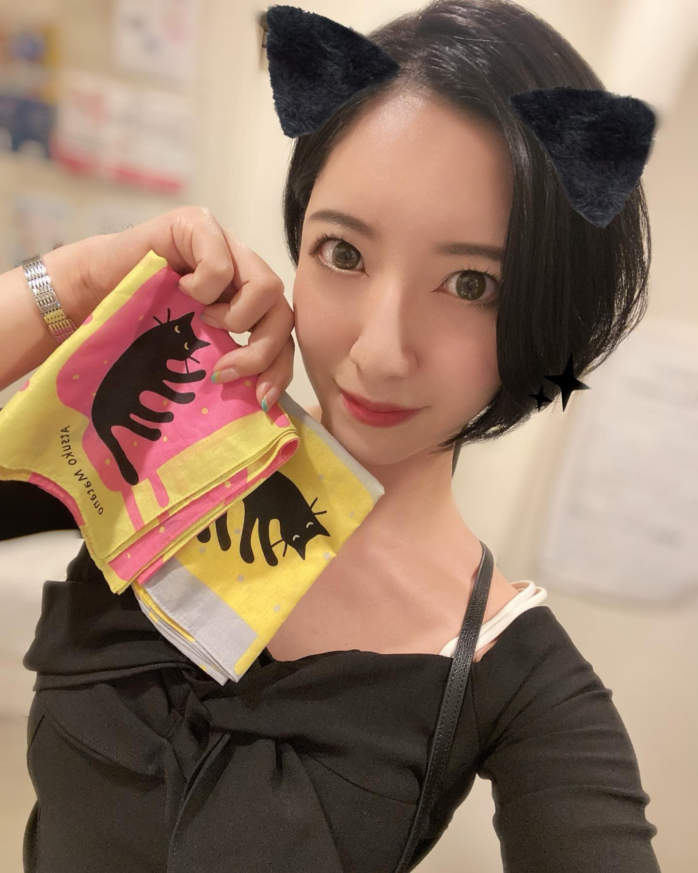 、
今週もよろしくお願いします✨
今日から土曜日まで連勤だよ🙋🏻‍♀️
、
新しくハンカチ買ってみた←
猫様だったからw

#ヘレナ#響グループ#百瀬るあ#札幌
#すすきの#北海道#ニュークラブ　
#ニュークラ嬢#すすきのニュークラ#ラウンジ#ラウンジ嬢#キャバクラ#キャバ嬢#ホステス#美女#夜職#ガールズバー　#キャバドレス#インスタグラビア #すすきのキャバクラ#ゴルフ#ゴルフ女子#旅行#JGC#JAL#カメラ