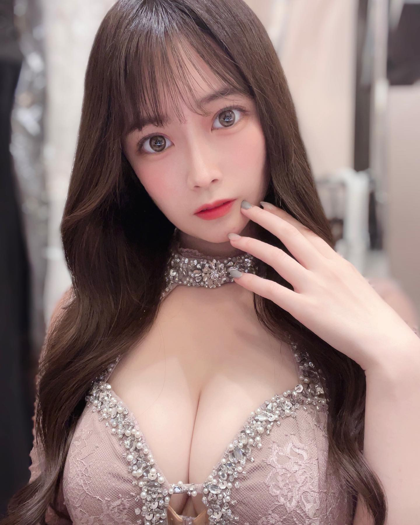 本日も２１時から出勤です♡⃛

そろそろ美容室行かないと、髪伸びてきたな😵‍💫
飽き性だからもう新しいドレスほしい🫠

#北海道#札幌#すすきの#CITYGROUP#ラピュタ#LAPUTA#ニュークラ#シティーグループ#すすきのキャバ嬢#キャバ嬢#ニュークラ嬢#水商売#美容#シャンパン#歌舞伎町#六本木#銀座#ホスト#バー#中洲#ミナミ#ドレス#ヘアメ#すすきのグルメ#呑み#ポケパラ#札幌観光#instagood#likeforlike#きゃばきゃば