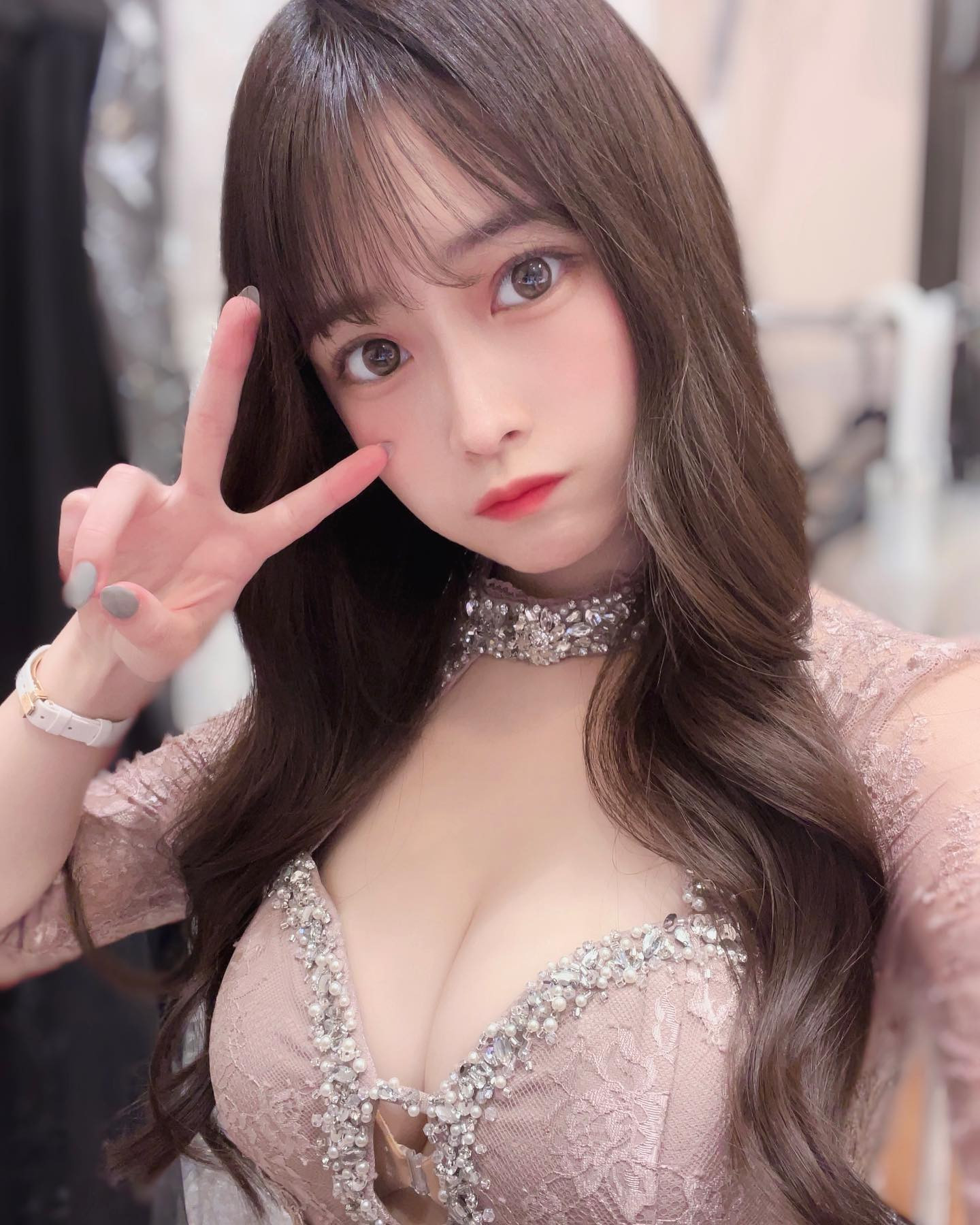 ドレス写真の投稿久しぶり🥹🤎
新しい袖付きのキラキラドレスだよ🧸🎀

今週は月水金土、出勤してます✨✨
今週もよろしくお願いします💋

#北海道#札幌#すすきの#CITYGROUP#ラピュタ#LAPUTA#ニュークラ#シティーグループ#すすきのキャバ嬢#キャバ嬢#ニュークラ嬢#水商売#美容#シャンパン#歌舞伎町#六本木#銀座#ホスト#バー#中洲#ミナミ#ドレス#ヘアメ#すすきのグルメ#呑み#ポケパラ#札幌観光#instagood#likeforlike#きゃばきゃば