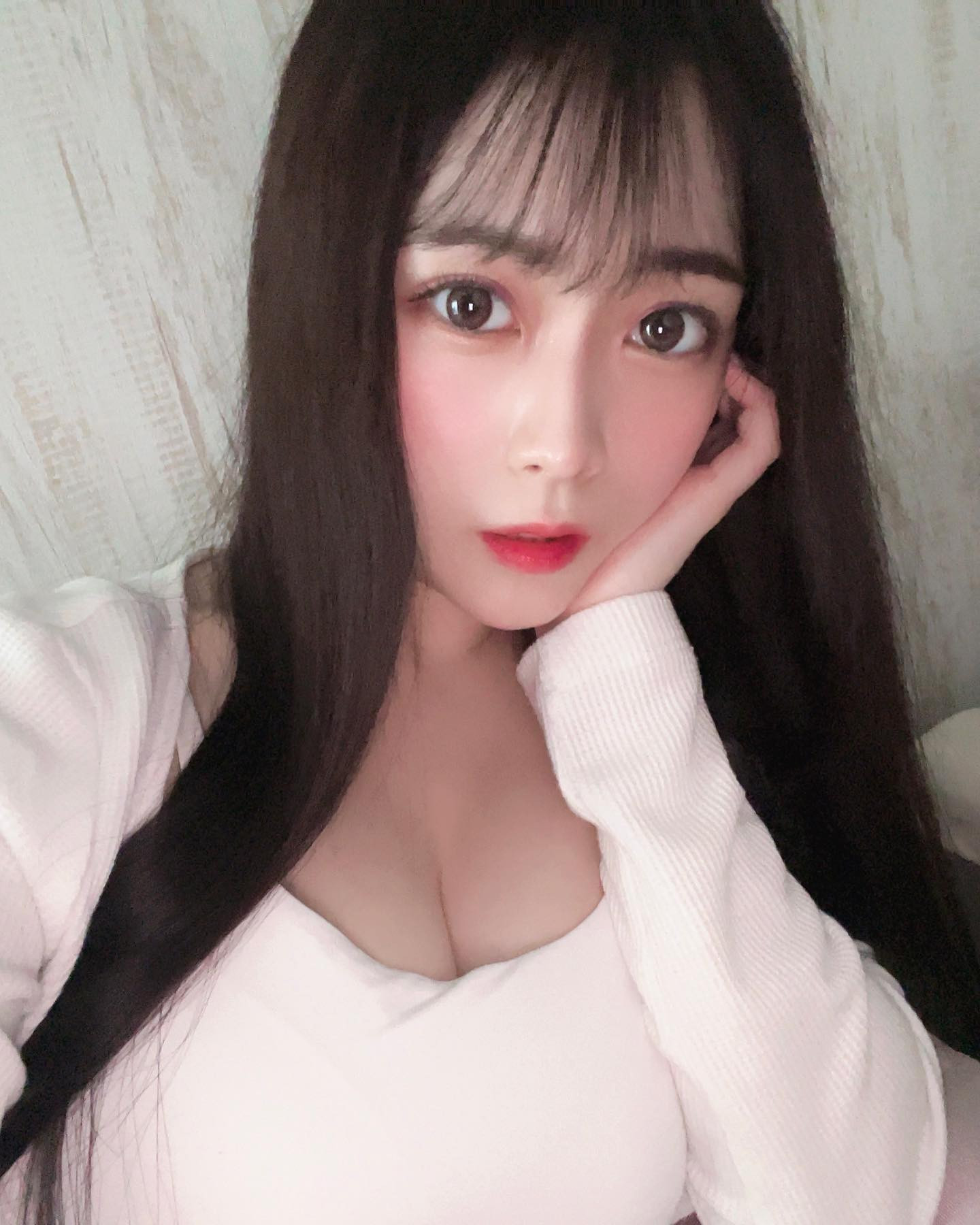 トプ画変えたよん🍀
なんかいつもこのポーズしてる🫠笑

本日も２１時から出勤してまーす🦋
お腹すいたなあ🫥

#北海道#札幌#すすきの#CITYGROUP#ラピュタ#LAPUTA#ニュークラ#シティーグループ#すすきのキャバ嬢#キャバ嬢#ニュークラ嬢#水商売#美容#シャンパン#歌舞伎町#六本木#銀座#ホスト#バー#中洲#ミナミ#ドレス#ヘアメ#すすきのグルメ#呑み#ポケパラ#札幌観光#instagood#likeforlike#きゃばきゃば