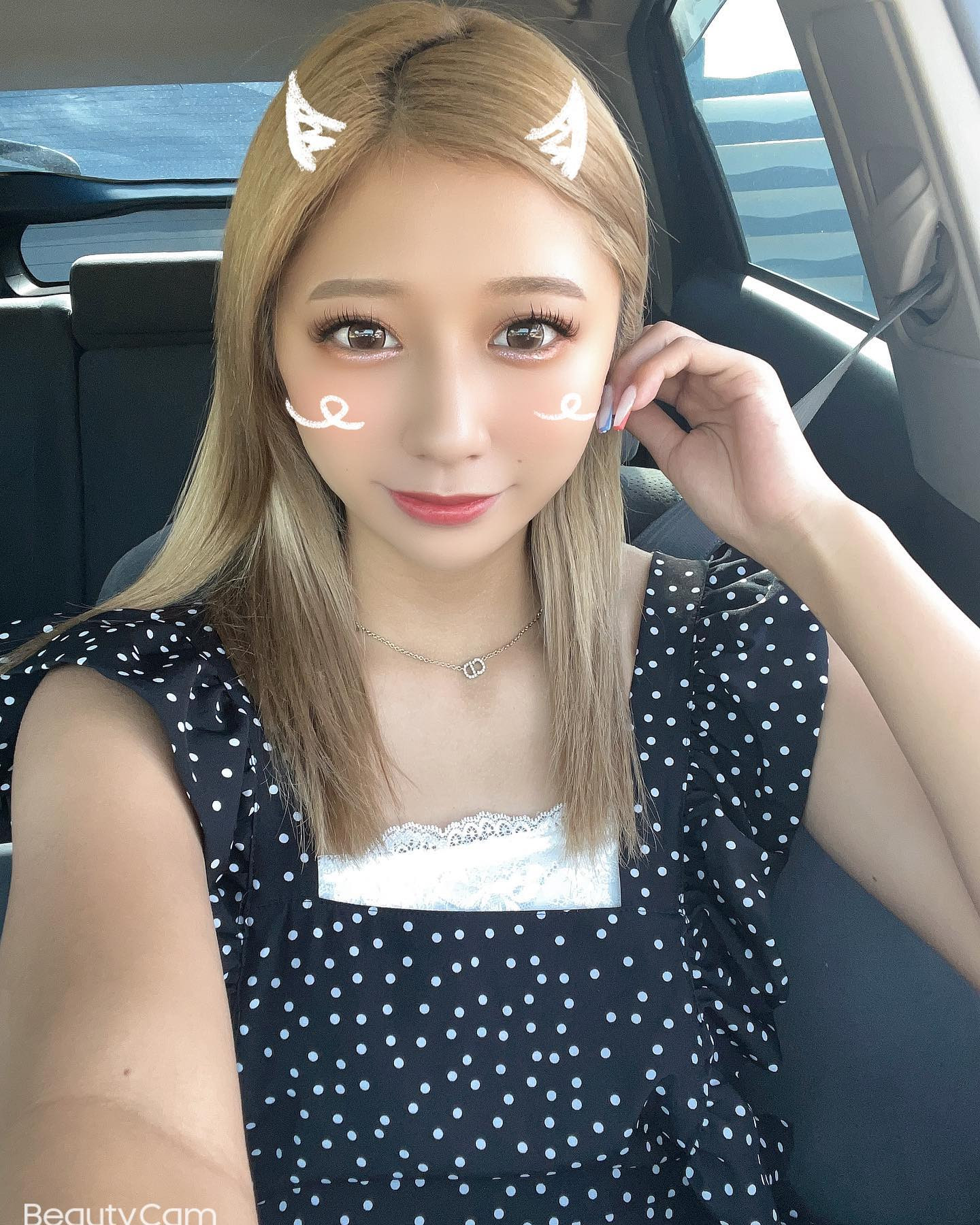 ・
・
1時間待ってた時に暇だったから
自撮りしまくった😮‍💨😮‍💨
とっても眩しかった
・
#ニュークラ #ニュークラ嬢 #ニュークラブ 
#キャバ嬢 #キャバクラ #ラウンジ 
#飲み屋 #水商売 #美容 #美女 #美人 
#可愛い子 #綺麗な女性 #かわいい女の子 
#北海道 #札幌 #サッポロ #すすきの #ススキノ 
#札幌観光 #札幌旅行 #札幌グルメ #すすきのグルメ 
#likeforlike #like4likes #like4follow