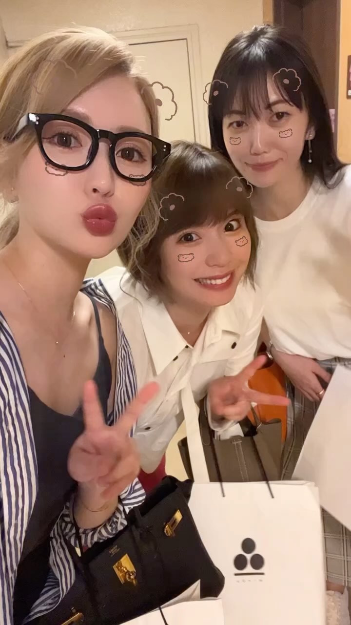 同じ歳の女子会🤍

#エリアジー#オレンジテラス#オーシャンスカイ#モナクラス#キャバクラ#ニュークラブ#ニュークラ#ホステス#キャバ嬢#すすきの#札幌#歌舞伎町#国分町#フォロミー#フォロー#フォロワー#いいね#可愛い#かわいい#followme#likeforlikes#instagood#instalike#follow#f4f