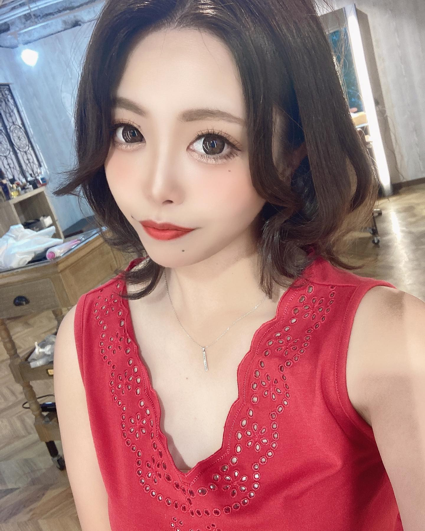 @nono.swan でイメチェンしてもろた✌️
全体的に切ろうか伸ばそうか悩んでたけど
全部伸ばすことにした🤣笑
.
色味もカットもお任せで
最後は韓国風でセットしてくれたよ☺️✨
.
@swan_kazushi いつもありがとう☺️💙
.

#エリアG #エリアGグループ #モナクラス #モナクラス札幌 #モナクラス札幌あい
#ニュークラブモナクラス札幌
.
.
#キャバクラ #キャバ #キャバ嬢 #キャバクラ嬢 #すすきのキャバクラ #すすきのキャバ嬢
.
#ニュークラ #ニュークラブ #キャバキャ