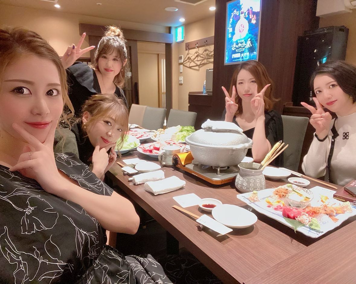 、
ヘレナとレトワールの合同懇親会
ちょっとだけ参加しました😆❣️
和三盆で宴会メニュー初めて食べた🍲
、
今日もお休みです🙋🏻‍♀️

#ヘレナ#響グループ#百瀬るあ
#札幌#すすきの#北海道#ニュークラブ#ニュークラ嬢
#すすきのニュークラ#ラウンジ#ラウンジ嬢#キャバクラ#キャバ嬢#ホステス#道産子#美女スタグラム#求人#自撮り#ヘアアレンジ#キャバキャバ
#ゴルフ#ゴルフ女子#旅行#JGC#JAL#カメラ