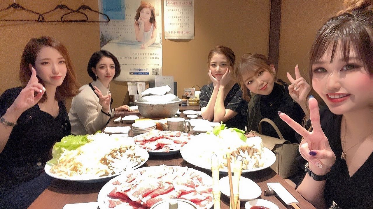 みんなで食べるご飯は格別だった😋❤️

ヘレナ本日も店休です✨

@helena_hibikigroup 

#クラブヘレナ #ヘレナ #響グループ #水沢愛美 #札幌 #すすきの #北海道 #ニュークラブ #ニュークラ嬢 #すすきのニュークラ #ラウンジ #ラウンジ嬢 #キャバクラ #キャバ嬢 #ホステス #道産子 #美女スタグラム #求人 #自撮り #ヘアアレンジ #キャバキャバ #hokkaido #sapporo #susukino #helena #hibikigroup #champagne 