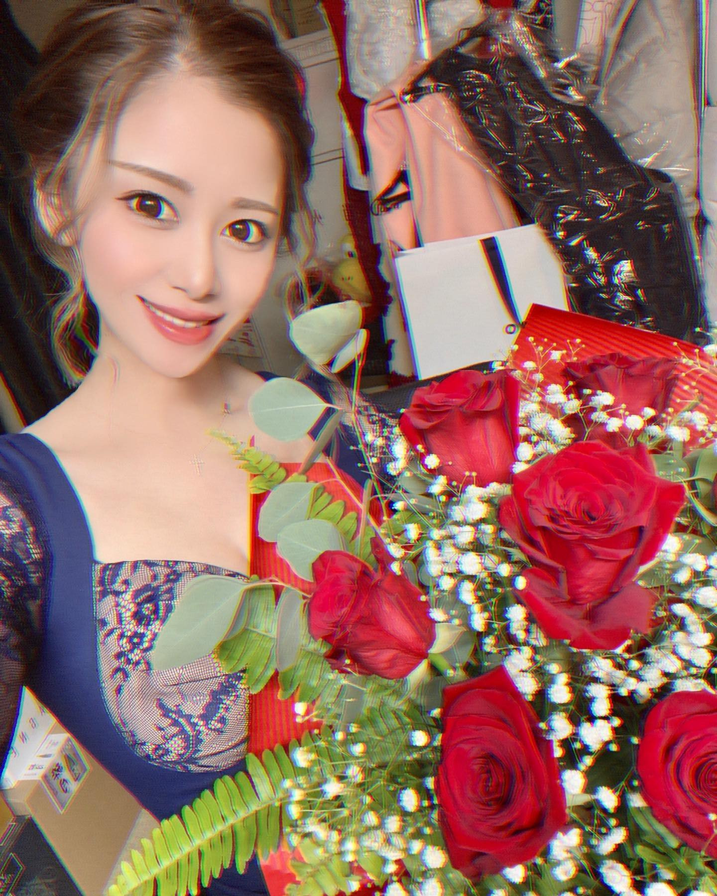 お客様から薔薇もらった🌹✨キレイ〜😍😍😍

同伴の度に贈り物をくれるんだぁ🥺粋だよね。いつもありがとうございます🥲❤️

自撮りしたのは良いけどさ。背景映えなさすぎたから、ちゃんとお花だけで綺麗に撮り直したよw

@helena_hibikigroup 

#クラブヘレナ #ヘレナ #響グループ #水沢愛美 #札幌 #すすきの #北海道 #ニュークラブ #ニュークラ嬢 #すすきのニュークラ #ラウンジ #ラウンジ嬢 #キャバクラ #キャバ嬢 #ホステス #道産子 #美女スタグラム #求人 #自撮り #ヘア