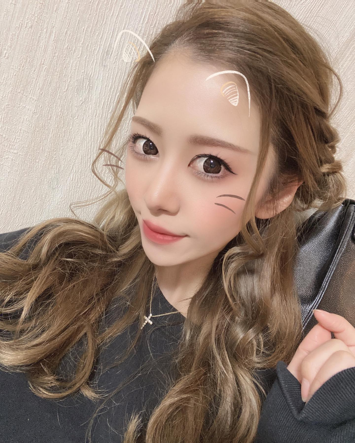 パーカーとかセーター１枚で出歩ける季節が好き🧡

@helena_hibikigroup 

#クラブヘレナ #ヘレナ #響グループ #水沢愛美 #札幌 #すすきの #北海道 #ニュークラブ #ニュークラ嬢 #すすきのニュークラ #ラウンジ #ラウンジ嬢 #キャバクラ #キャバ嬢 #ホステス #道産子 #美女スタグラム #求人 #自撮り #ヘアアレンジ #キャバキャバ #hokkaido #sapporo #susukino #helena #hibikigroup #champagne #l4likes