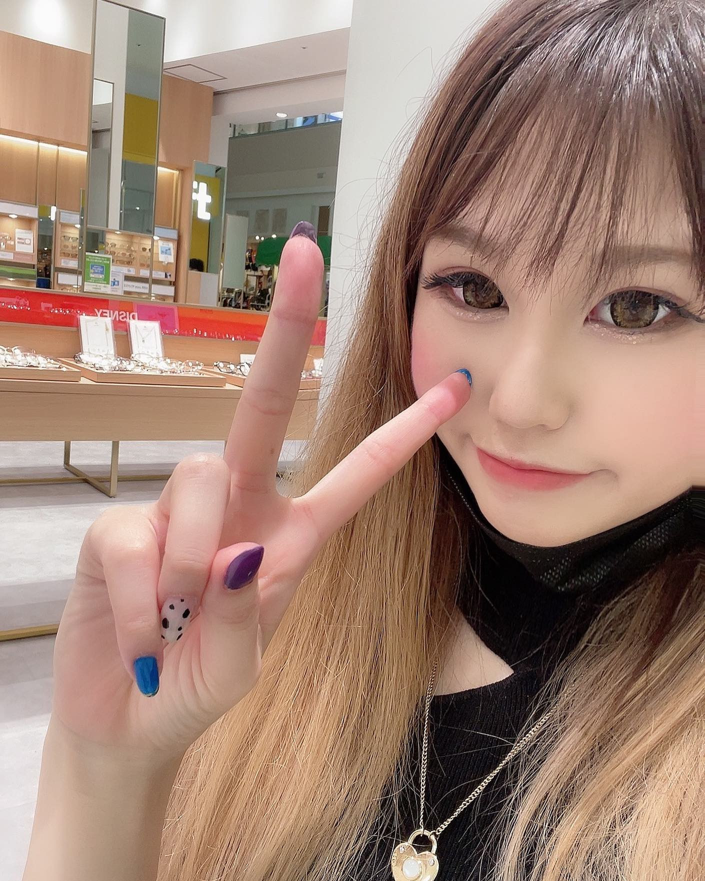 眼鏡壊れたから作りに行ったよ😇

@helena_hibikigroup 

#クラブヘレナ#ヘレナ#天海莉央奈#札幌#すすきの#北海道#ニュークラブ#ニュークラ嬢#すすきのニュークラ#ラウンジ#ラウンジ嬢#キャバクラ#キャバ嬢#ホステス#美女#夜職#ガールズバー#キャバドレス#インスタグラビア#すすきのキャバクラ
#札幌観光#お酒#酔っ払い#歌舞伎町#錦#中州#国分町#お酒好きと繋がりたい#自撮り#いいね返し