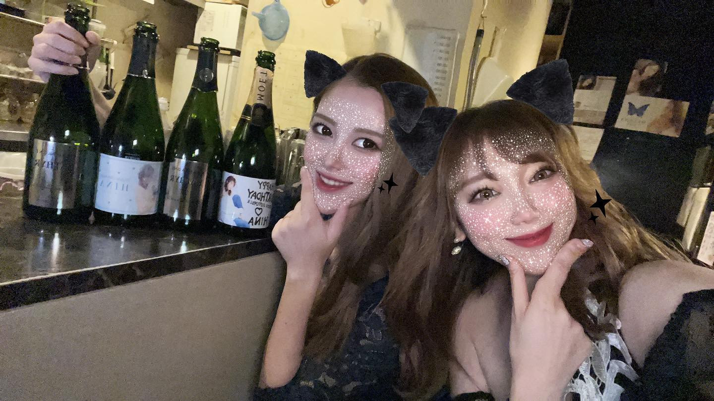 連休明けからたくさんありがとうございました😭✨

ひなさんお誕生日月間なんだよねってワガママ言ったら、ひなシャンも入れてくれたよ。優男過ぎるて🥲💓

@helena_hibikigroup 

#クラブヘレナ #ヘレナ #響グループ #水沢愛美 #札幌 #すすきの #北海道 #ニュークラブ #ニュークラ嬢 #すすきのニュークラ #ラウンジ #ラウンジ嬢 #キャバクラ #キャバ嬢 #ホステス #道産子 #美女スタグラム #求人 #自撮り #ヘアアレンジ #キャバキャバ #hokkaido #sapporo 