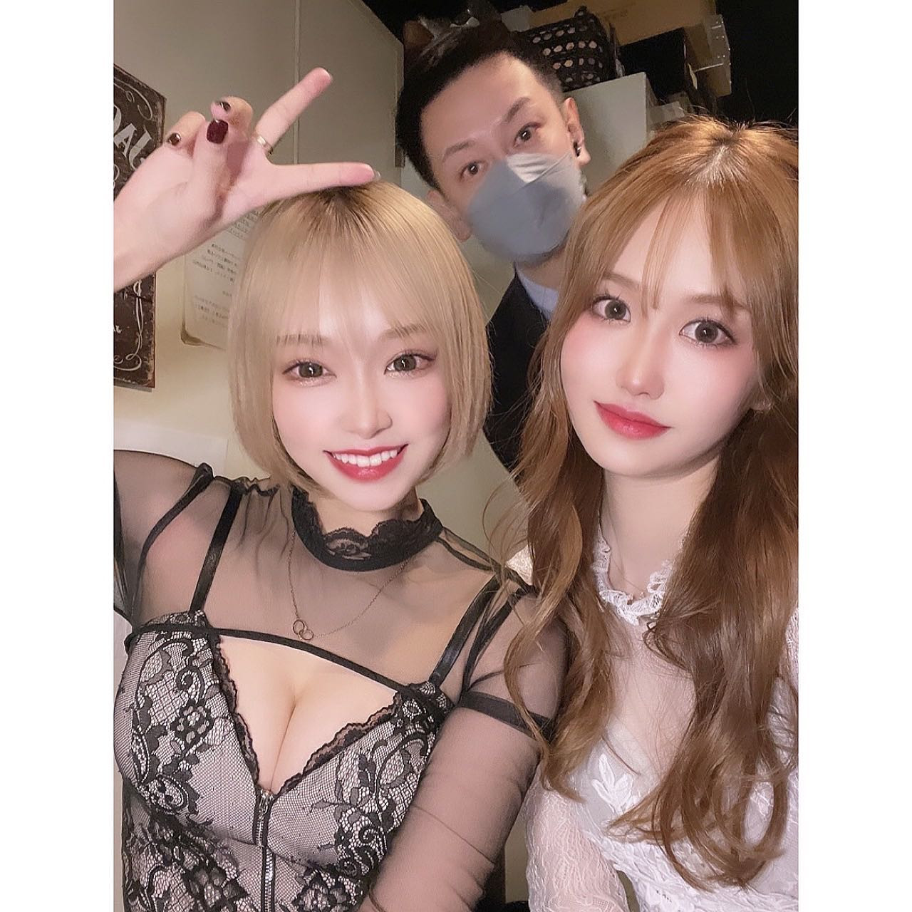 .
.
みくと社長とスリーショット🫶笑
今日も出勤です！
よろしくお願いします🫡💓
.