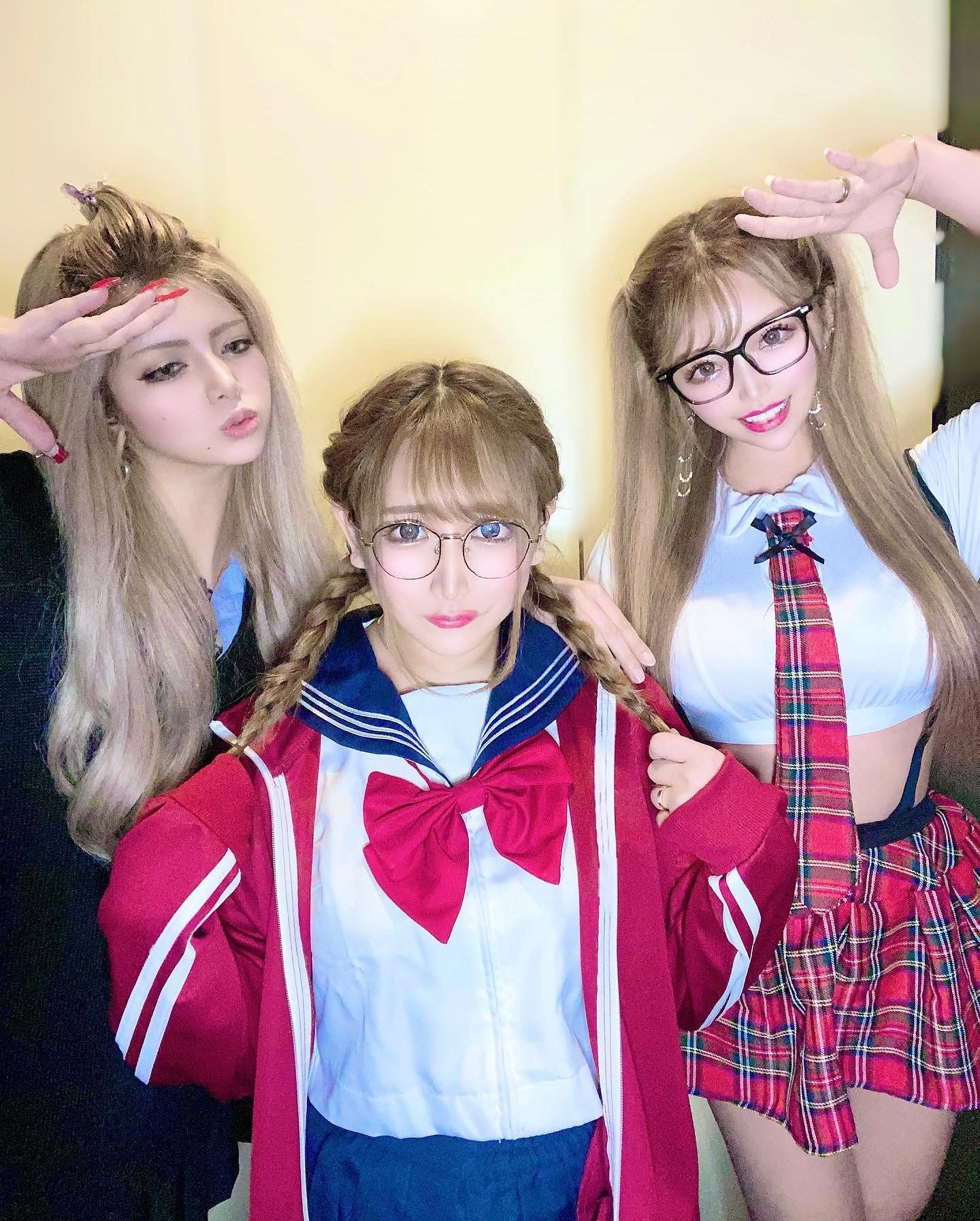 不良に挟まれる優等生👓✐☡

#きゃばくら#キャバ嬢#歌舞伎町#ラウンジ#スナック#ガルバ#ホスト#バー#アイドル#新宿#東京#ナイトスポット#セルカ#instadaily#me#お酒#水商売#love#相互フォロー#推し#美女#イケメン#夜遊び#ギャル#model#制服#jk #セーラー服#ブレザー#女子高生