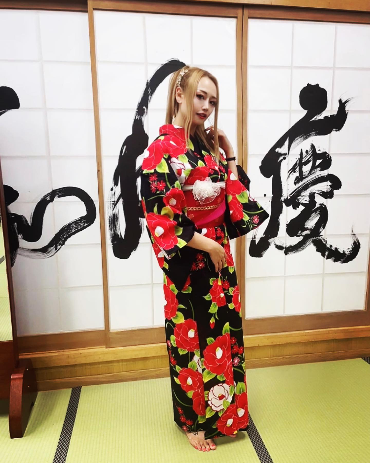 🖤❤️
 #浴衣 #浴衣黒 #浴衣椿柄  #赤帯 #金髪 
 #和装ギャル #着付け #浴衣コーデ