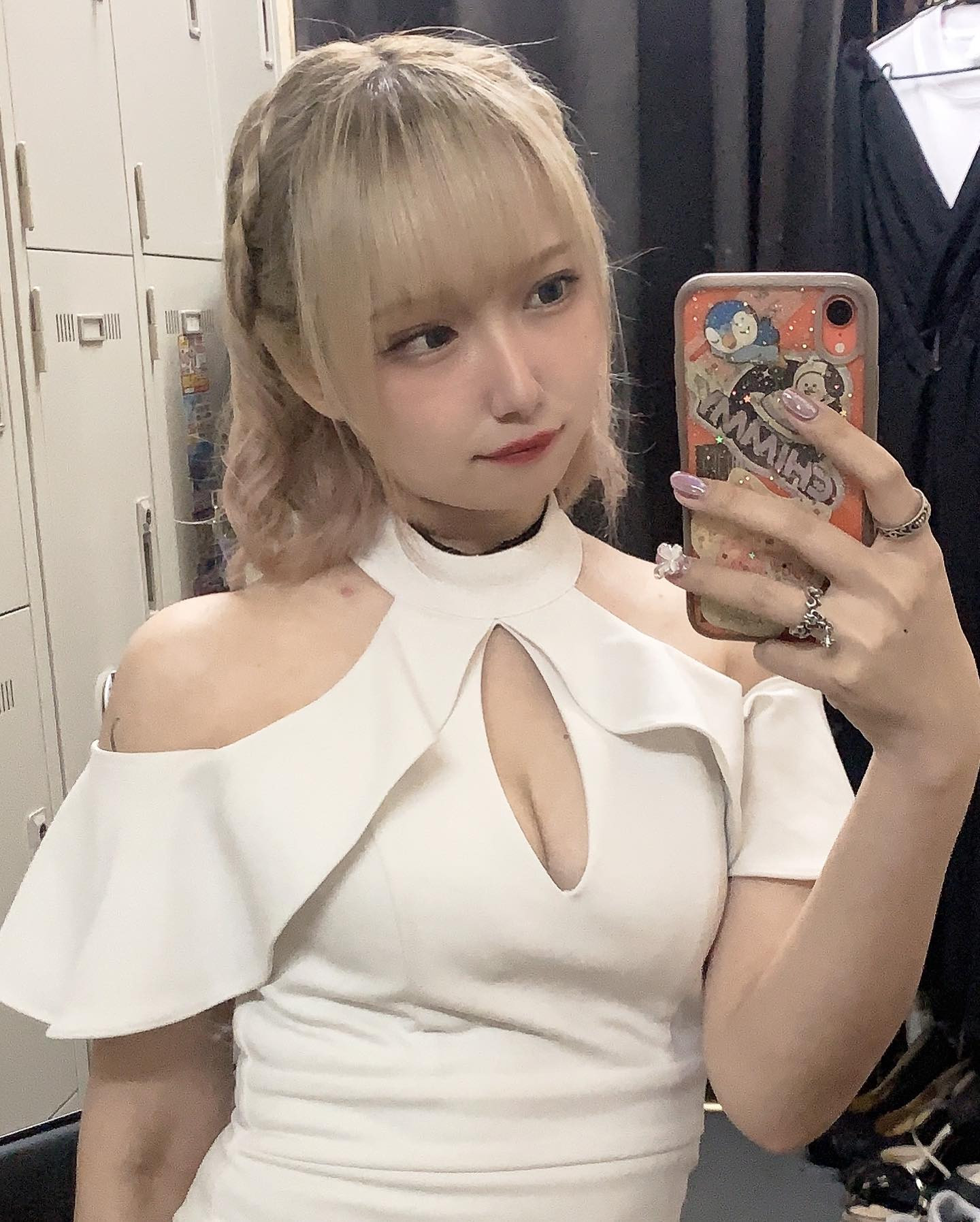 .
9月が気付いたら終わりかけてる…🤔
引きこもりすぎて最後にまともに遊びに出掛けたの6月だったんだけど陰キャすぎん？
綺麗な海以外で砂浜歩きたくないし、日焼けもしたくないし、そもそも暑いの嫌いだから室内が最高みたいなとこはある🙋‍♀️
.
今年の夏1番楽しかったのは、YouTubeでレトルトのぼくなつ実況見たことかもしれない🍉🍧
ああいう夏休みは好き🎐
.
ちなみに最近はスプラトゥーン買ったからそればっかりやってる。
今までのシリーズやってなかったからクソ雑魚ではあるんだけど楽しい～🦑
でも廃人っぷりが