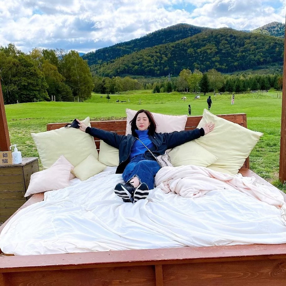 、
2年前の今日私は
トマムに行ってたらしいです←
冬になる前に自然豊かなところ
行きたい🥹✨
雲海見に行ったつもりが
雲海は見れなかったから
トマムもまた行きたいなぁ☁️☁️☁️

#ヘレナ#響グループ#百瀬るあ
#札幌#すすきの#北海道#ニュークラブ#ニュークラ嬢
#すすきのニュークラ#ラウンジ#ラウンジ嬢#キャバクラ#キャバ嬢#ホステス#道産子#美女スタグラム#求人#自撮り#ヘアアレンジ#キャバキャバ
#ゴルフ#ゴルフ女子#旅行#JGC#JAL#カメラ