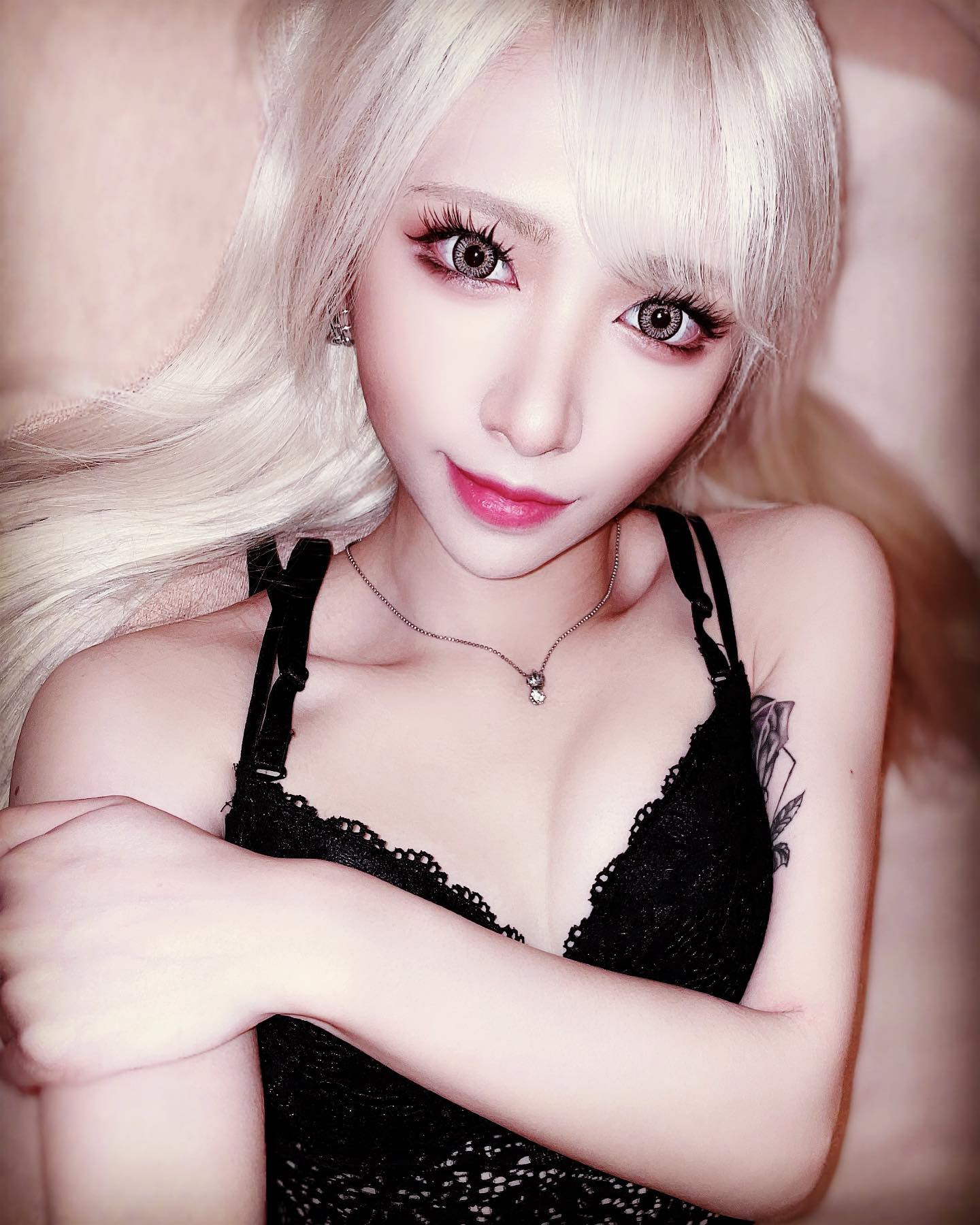 ロングヘアにしたらバカ盛れる現象に名前をください。
#followｍe #tflers #instagood #instalike #white #whitecolor #hokkaido #sapporo #susukino #selfie #make #fashion #bar  #ススキノ #歌舞伎町 #ミナミ #北新地 #ガールズバー #キャバクラ #ニュークラ #自撮り